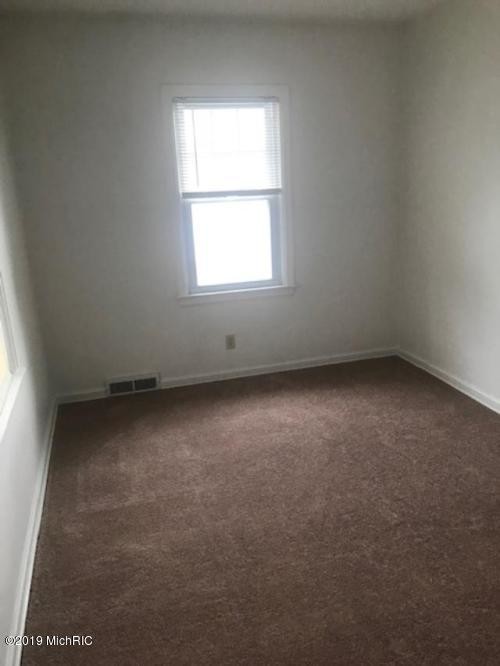 Building Photo - 142 N Riverview Dr