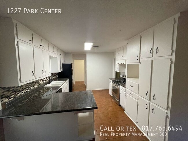 Building Photo - Charming South Fort Worth home on Corner lot