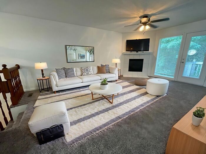 Foto principal - Everyday Comfort in Creekwood Park Townhom...