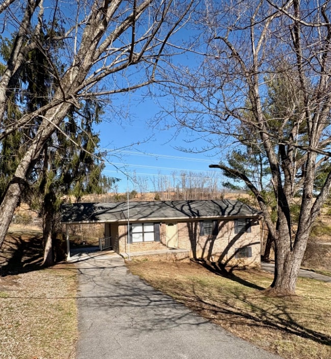 Building Photo - 412 Meadowview Ln