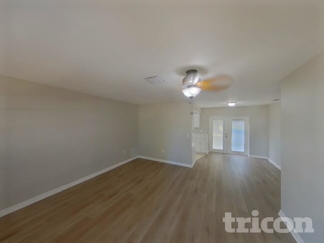 Building Photo - 4000 Berkshire Dr