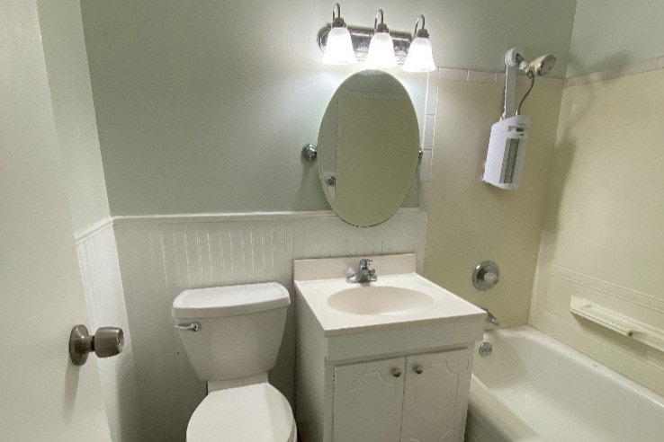 Bathroom - 2500 Topsfield Rd