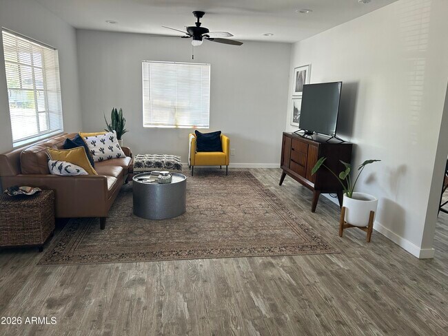Foto del edificio - 326 W Highland Ave