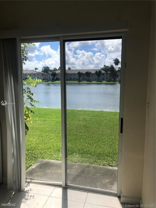 Building Photo - 2 br, 2 bath  - Venetia Gardens Condo