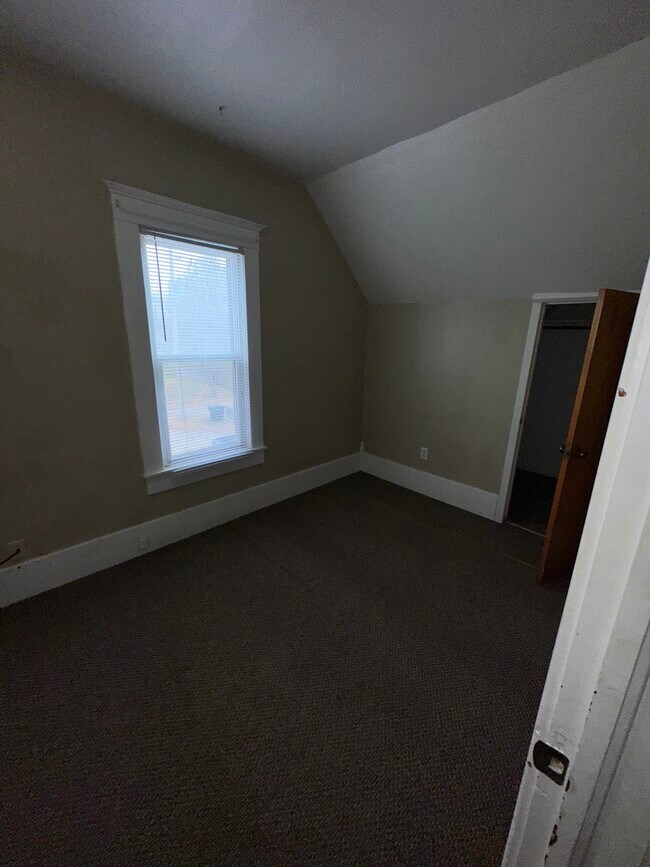 Building Photo - 610 Ridge Ave