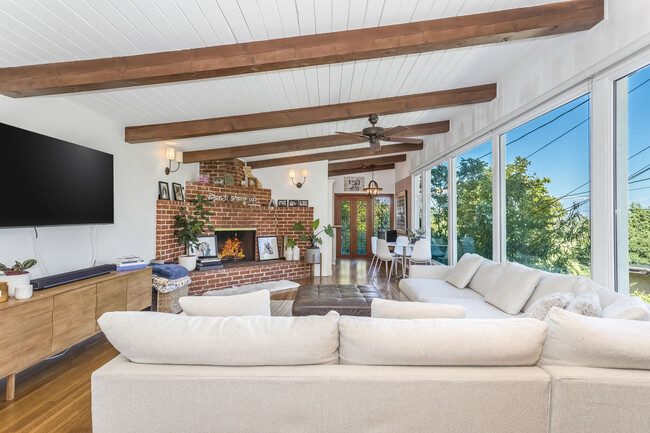 Building Photo - 2385 Sunset Heights Dr