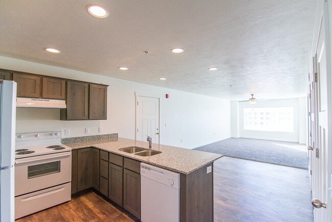 Building Photo - Apartment overlooking community park!