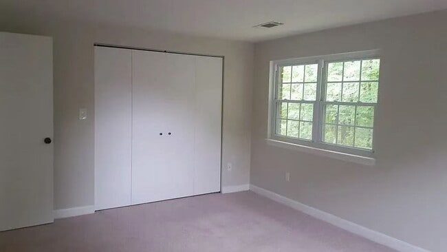 Building Photo - 20 Kingswood Dr