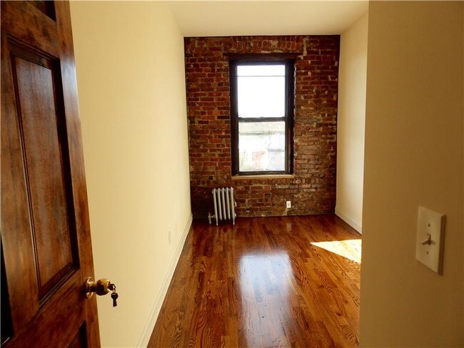 Foto del edificio - 2047 E 17th St