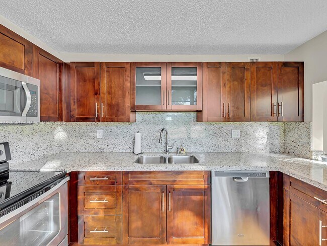 Foto del edificio - 9451 Evergreen Pl