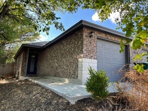 Building Photo - 915 Rebecca Ln