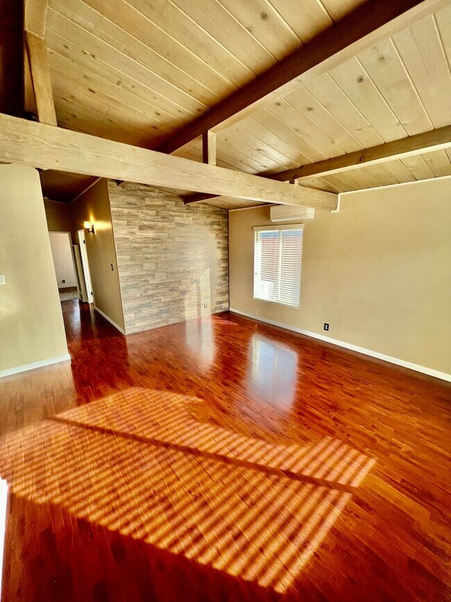 Foto del edificio - Beautiful Single-Family Home Near Downtown...