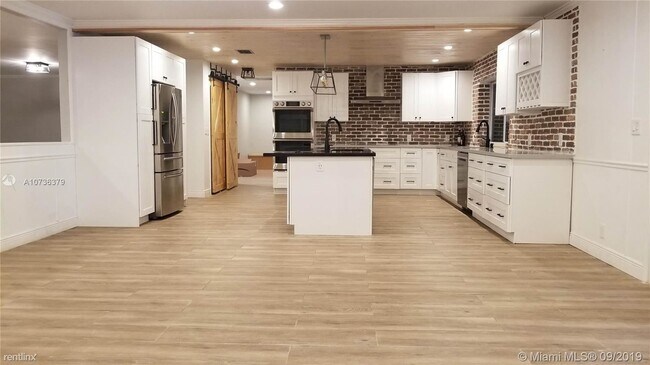 Foto del edificio - 5 br, 4 bath House - Hollywood Hills