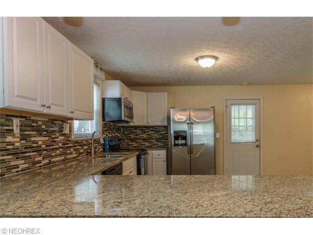 Updated Kitchen / Open Concept - 615 Parkside Drive