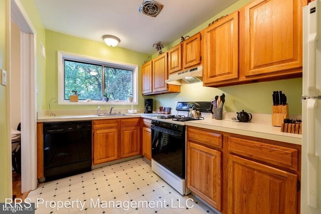 Foto del edificio - 2 br, 2 bath House - 10648 Montrose Ave  #202