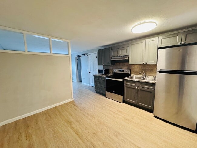 Building Photo - Price Improvement! $1500 Hot Water Include...