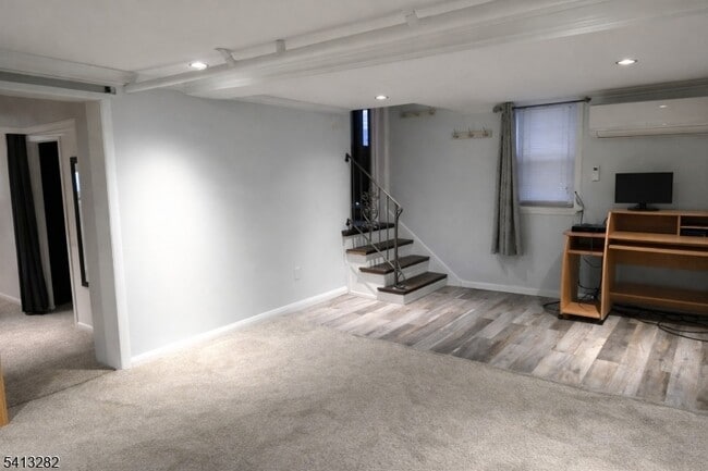 Building Photo - 355 Elm St