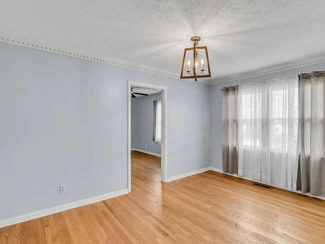 Foto del edificio - 227 Hale Ave