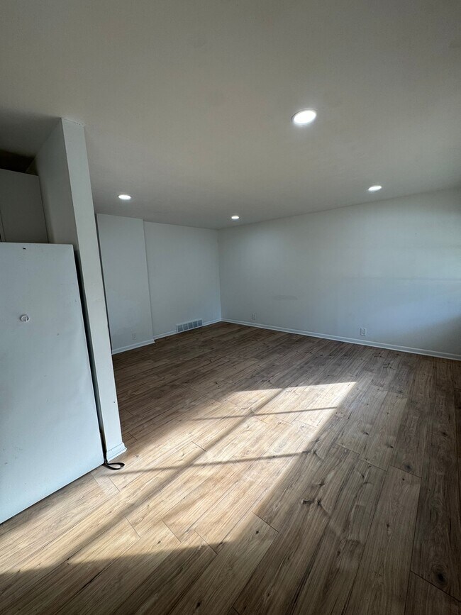 Foto del edificio - 312 Phyllis Ave