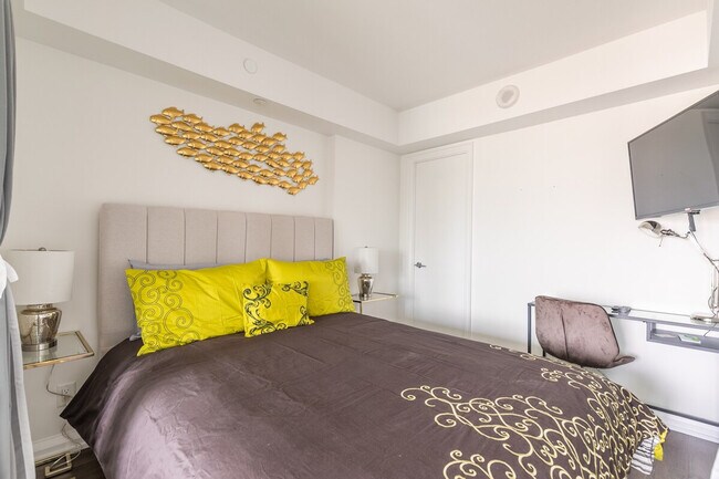 Photo du bâtiment - 146 Bloor St W