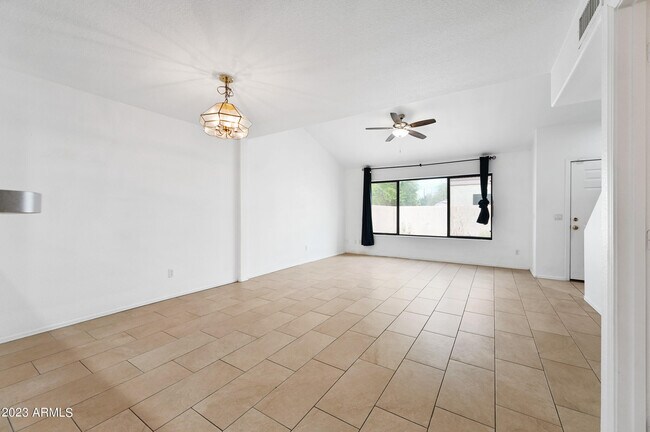 Foto del edificio - 4734 W Townley Ave