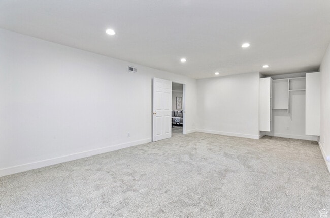Building Photo - 1084 W 300 S St