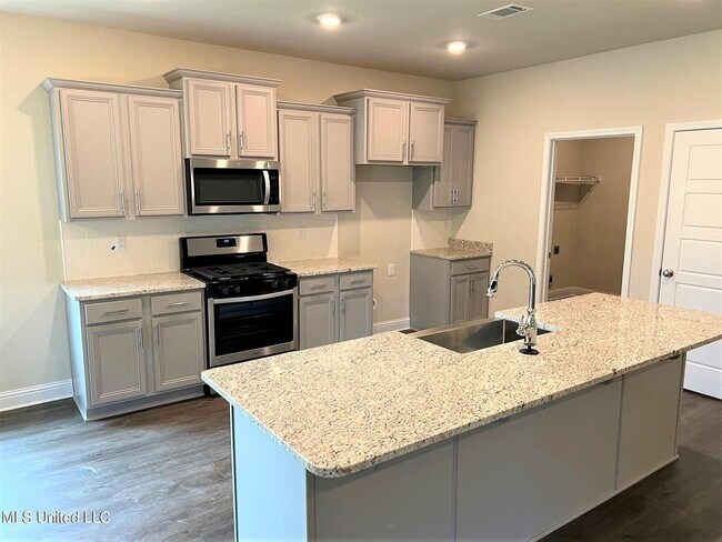 Building Photo - 1034 Enclave Cir