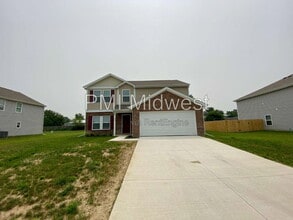 Building Photo - 2913 W Kings Cyn Dr