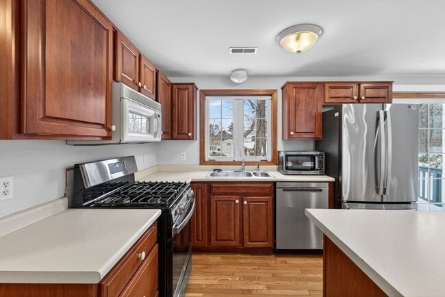 Building Photo - 23 Cady St