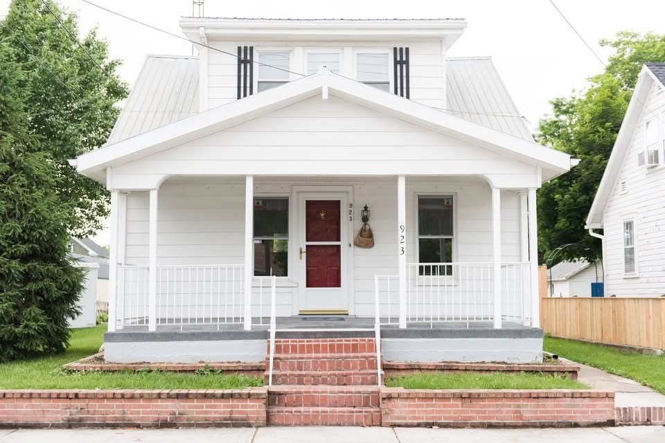 Primary Photo - 923 Virginia Ave