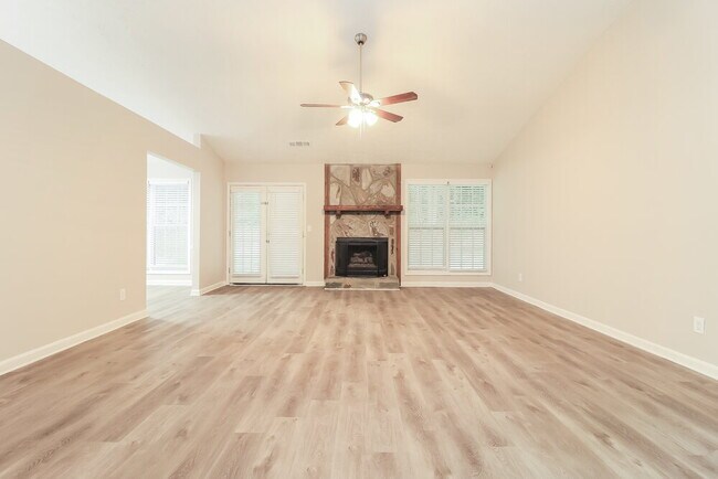 Foto del edificio - 3510 Shelly Dr NW