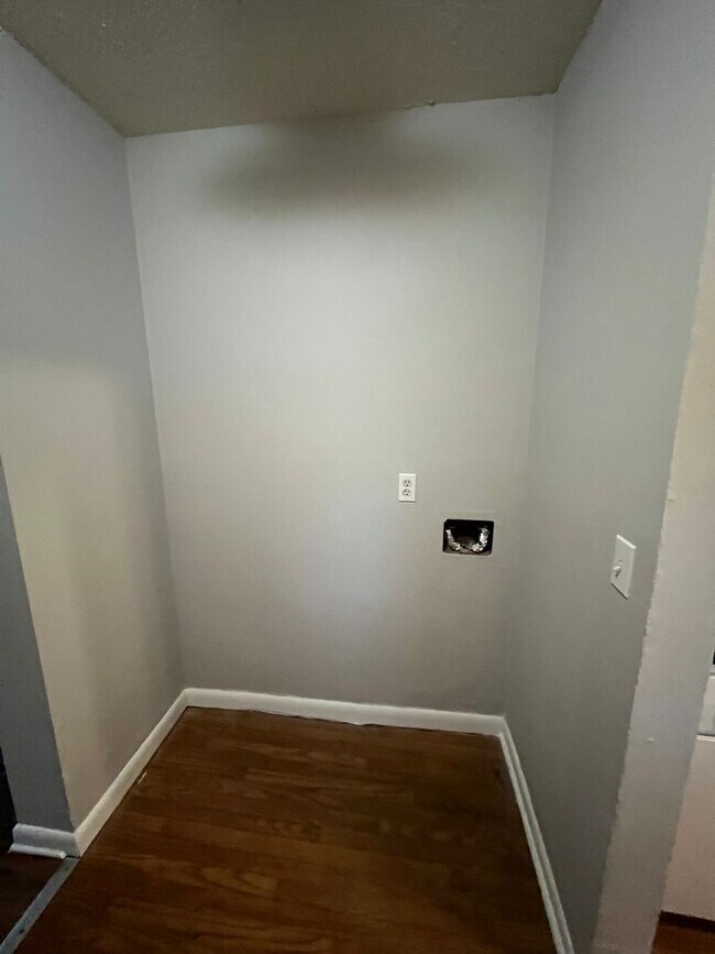 Building Photo - Charming 3/2 in Northside JAX!