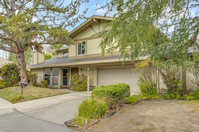 Building Photo - Beautiful 3 Bedroom 2.5 Bathroom Home in H...