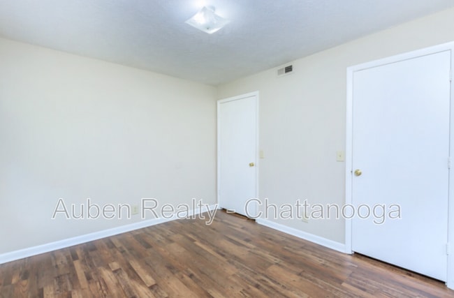 Building Photo - 112 S Ridge Dr