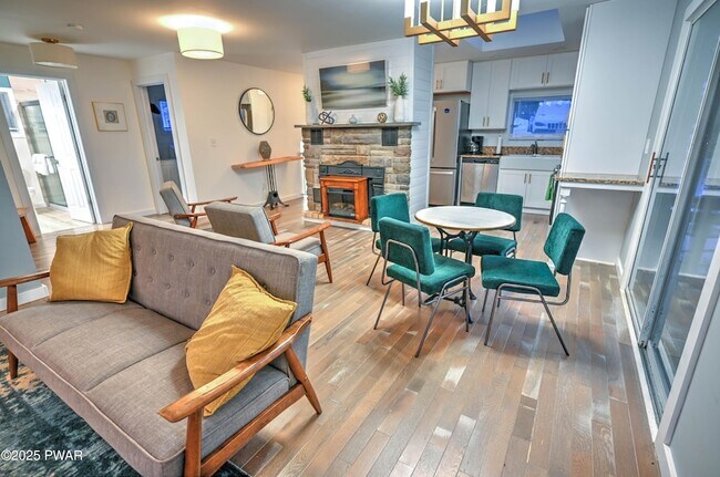 Foto del edificio - 413 Sunset Forest Dr