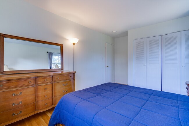 Building Photo - 9215 Cherrytree Dr
