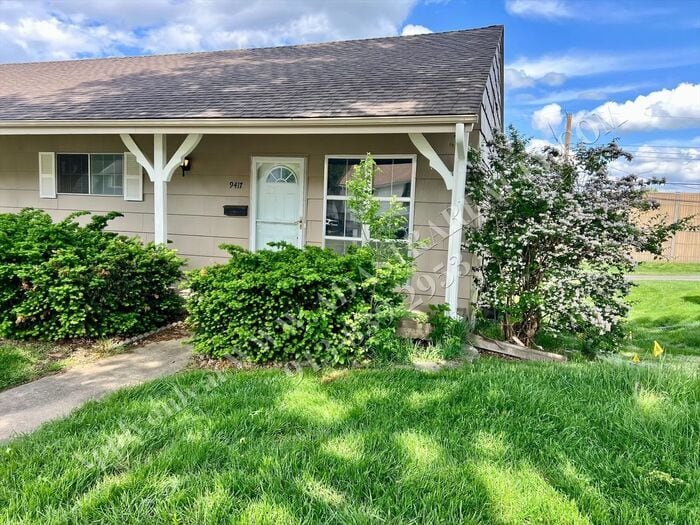 Foto principal - Awesome 2 Bedroom Duplex in Overland Park-...