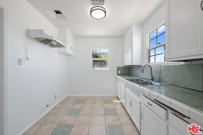 Foto del edificio - 2122 W 102nd St