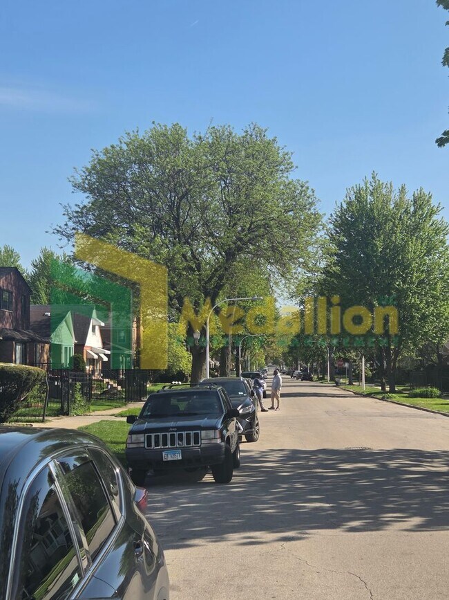Foto del edificio - Updated 4-Bedroom Home on a Quiet Block