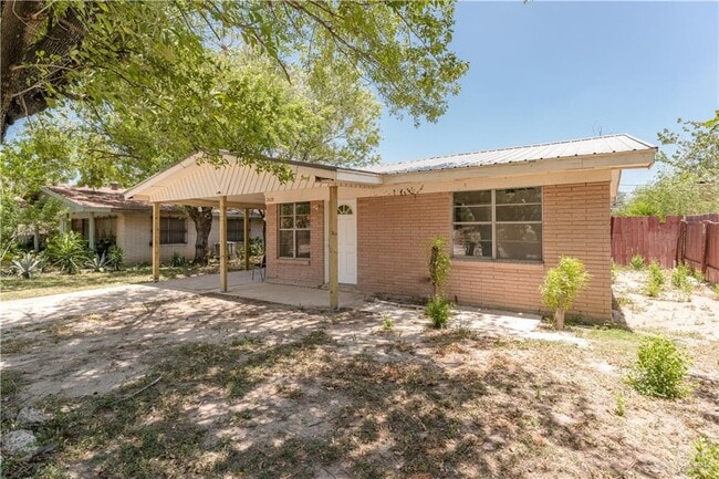 Building Photo - 2420 Quince Ave