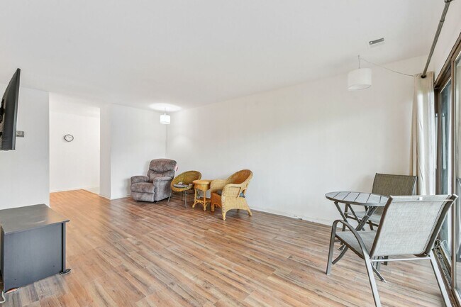 Building Photo - Check out this delightful 1 bed and 1 bath...