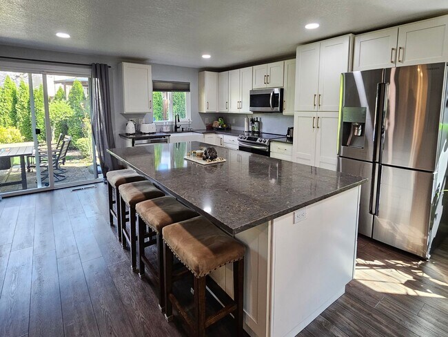 Foto del edificio - Charming Remodeled 3 Bed 2 Bath home in Be...