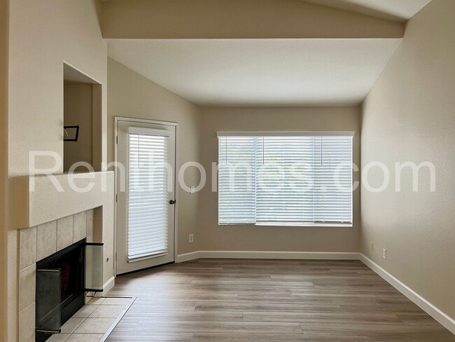 Building Photo - 11881 Spruce Run Dr