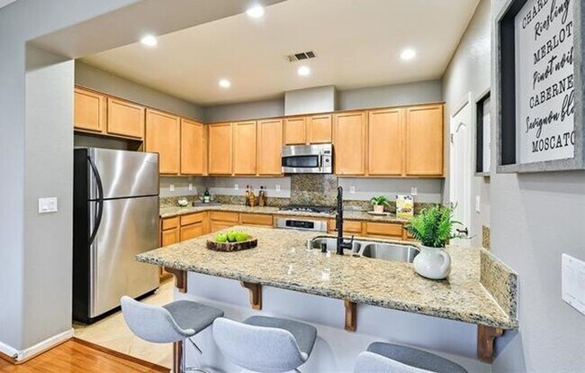 Foto del edificio - Hayward Eden Shores 3 Bedroom 2.5 Bath Jus...