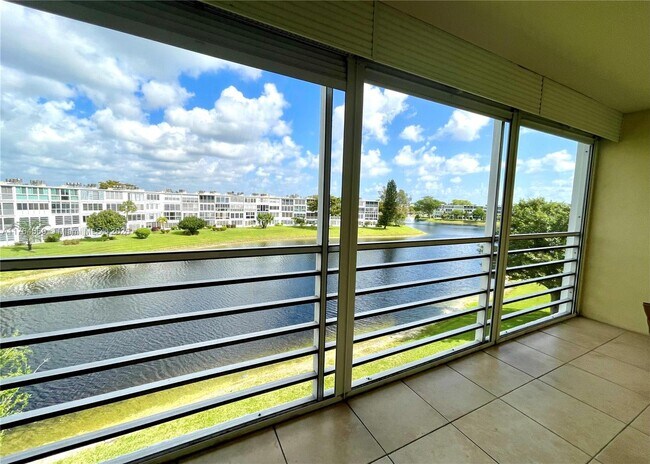 Foto del edificio - 4031 Harwood D
