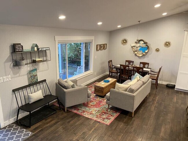 Foto del edificio - 3112 Rock Creek Dr