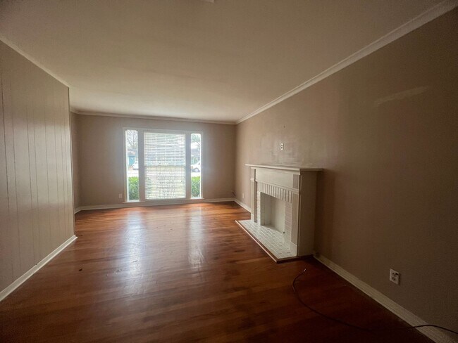 Building Photo - BROADMOOR BEAUTY!