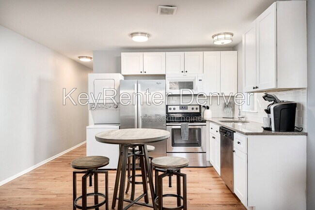 Foto del edificio - 2405 Tremont Pl