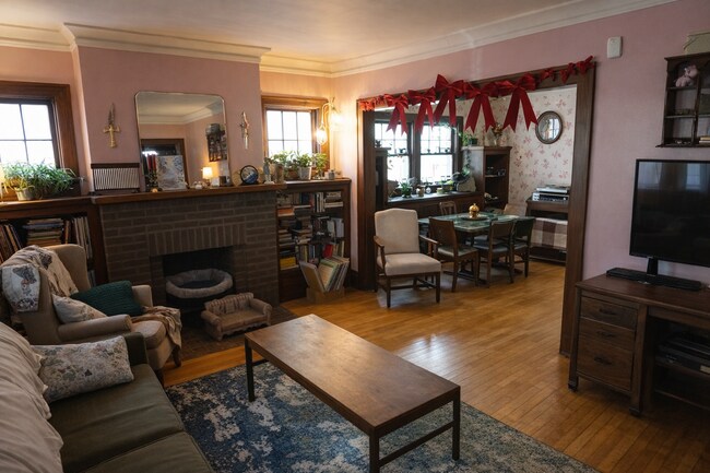 Foto del edificio - 3007 N Frederick Ave