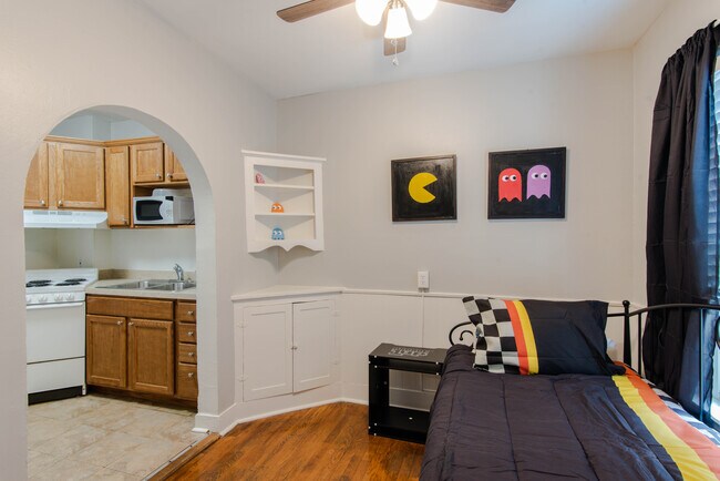 Building Photo - 5746 Vickery Blvd